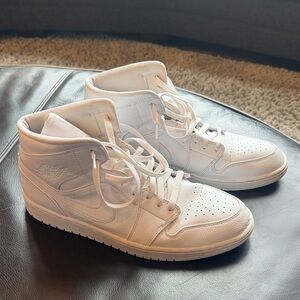 Nike Air Jordan 1 Mid Sneakers